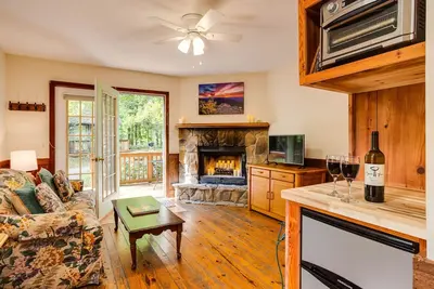 Image de Kennedy Ridge Cabin--1br, jacuzzi, kitchenette