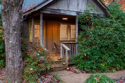 Image de Blue Ridge Parkway cabin--2br, hot tub, fireplace
