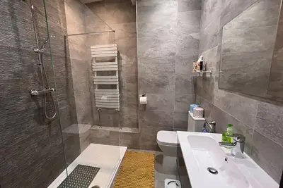 Image de Ground level apartment with garden, near all amenities and close to city centre.