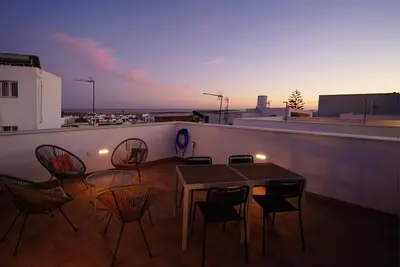 Image de Casa Vistalsol - New and modern townhouse in the heart of Conil with fantastic views from the roofterrace