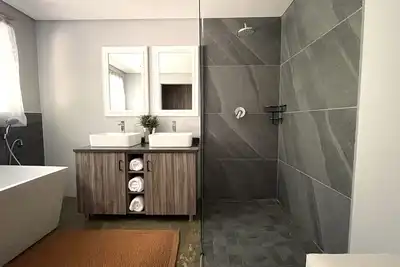 Image de Monument Park 5 double bedrooms ensuite pool bbq braai garden