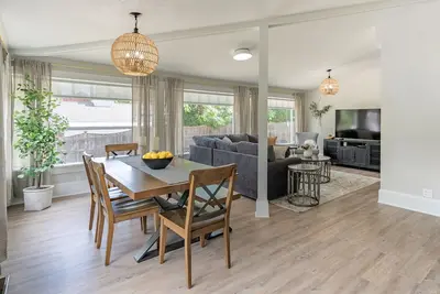 Image de Farmhouse-Loft -48 Main Street, Lenox, Ma