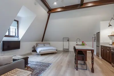 Image de Modern Carriage House…close to trails and ocean