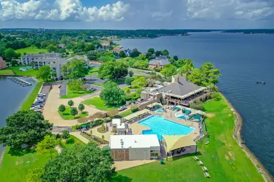 Image de Beautiful One Bedroom Waterview Condo On Lake Conroe - 208-B