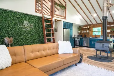 Image de Luxury Getaway Cabin  Hot Tub + Sauna and More!