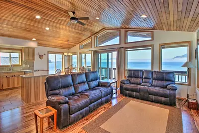 Image de Waterfront Apt w/ Mtn View, Walk Into Town!