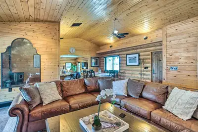 Image de Clifton Retreat w/ Breathtaking Mt Backdrop!