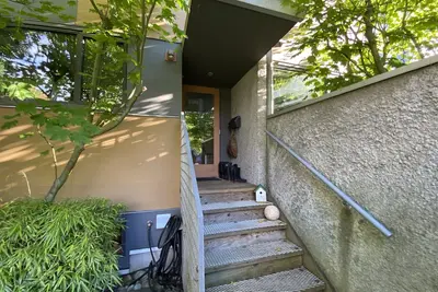 Image de Bright, Modern, Townhouse in Vibrant Mt Pleasant