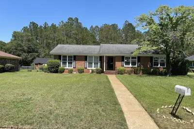 Image de Cheerful 3 Bedroom House in a Quiet Neighborhood