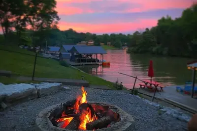 Image de Paradise Cove on the Lake with Dock and Firepit - 7 miles to the Ark!