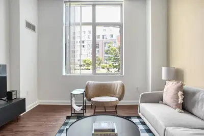Image de Lovely Kendall Square 1br w/ Concierge & Gym, steps to Mit, by Blueground