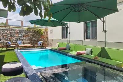 Image de Country-chic delux villa with poolyard for all-day fun & 5 star amenities