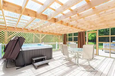 Image de The Charming Cabin **Hottub*Gym*Firepit**(Pet-friendly)