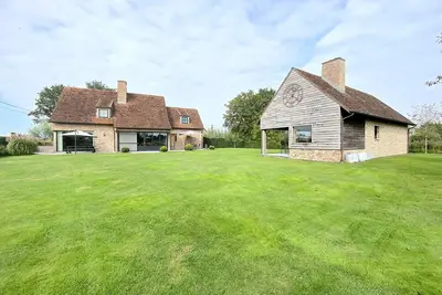 Image de Maison de campagne indépendante avec wellness