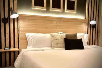 Image de Stylish king bed / Free parking