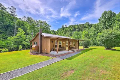 Image de Porch & On-Site Creek: Marshall Cabin Retreat