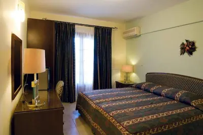 Image de Appartement dans un hôtel \"Corfu Club Standard Apartment I\" avec piscine partagée, balcon et Wi-Fi.