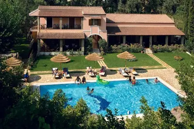 Image de Appartement dans un hôtel Corfu Club Maison familiale avec piscine partagée, jardin et Wi-Fi