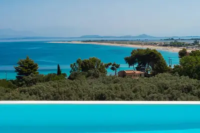 Image de Fabulous modern villa w/private pool and stunning seaviews, next to the beach