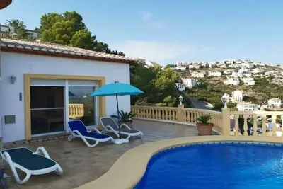 Image de Villa Petra avec vue sur mer, piscine et Wi-Fi.