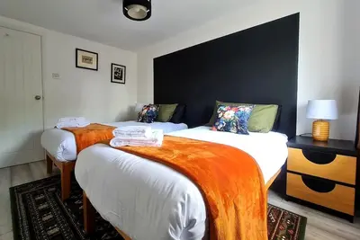 Image de Pet Friendly Canalside House in quiet area of Quedgeley - Gloucester