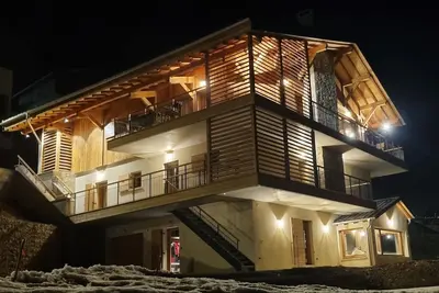 Image de Chalet d'exception (5 étoiles) face au Mont Blanc - Jacuzzi & Sauna & Cinéma
