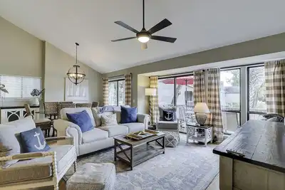 Image de Sunset Rentals | Lake Forest 3299