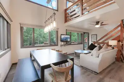 Image de Racer's Edge Townhome: Spacious Frisco Getaway