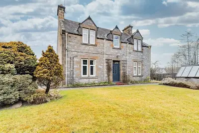 Image de Traditional Scottish family home comprising 4 large bedrooms