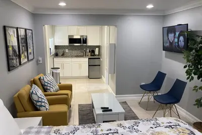 Image de Cottage totally private detached 1 queen bed private patio