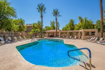 Image de New listing! 2 Bedroom condo with split floor plan!