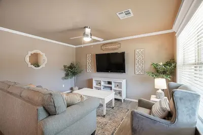 Image de Claremore Cozy Cottage - Near Downtown