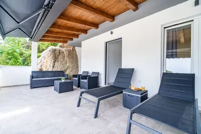 Image de Hidden Gem Apartment - Two Bedroom Apartment with Terrace and Sea View