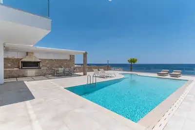 Image de seafront brand new luxury villa swimming pool -ideal for families, free transfer