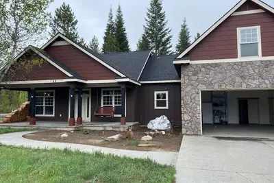Image de Beautiful Large Cabin Home 5 minutes from lake, beach. 10 minutes to Tamarak ski