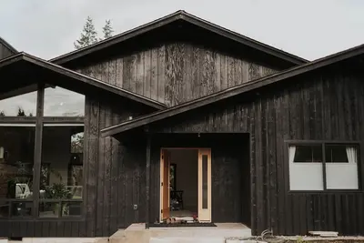 Image de Luxury Mid-Century Scandinavian Home w/ Hot Tub