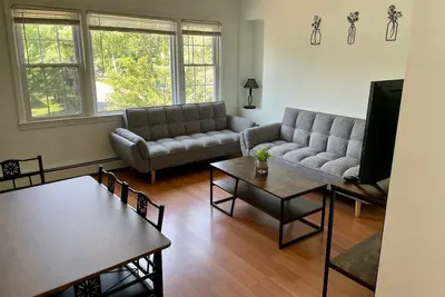 Image de The Village - Private apartment w/ parking 5 min walking