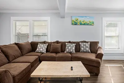 Image de Cheerful 2br Home - Huge Yard - Near to Beaches - Patio