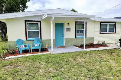 Image de Charming Cottage Available Now - Sleeps 10! 4 Min from Weeki Wachee (N Tampa)