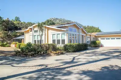 Image de Breathtaking Mountain House with great trails & amenities - Sleeps 14!