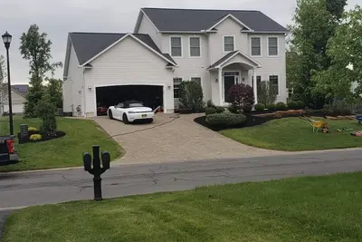 Image de Gorgeous newer 2 story house in friendly neighborhood w new salt water hot tub