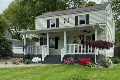 Image de Cozy and completely updated The Farmhouse at Lanterman's Village