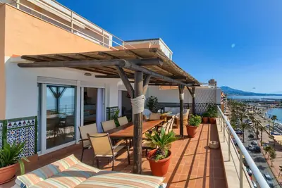 Image de Holidays2Fuengirola Duplex with stunning sea view, terraces, 1st line beside port
