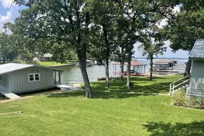 Image de Belle Maison du Lac! Lakefront Retreat with Boathouse & Firepit - Perfect for Family & Friends!