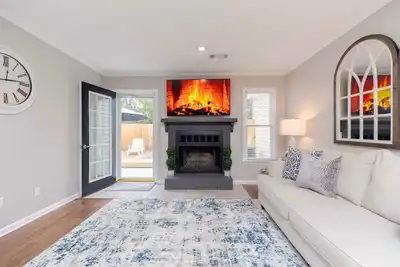 Image de AtHome+1 | 2br Townhouse | Pet Friendly