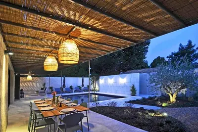 Image de St Remy village Modern contemporary quiet house  with  pool 4 beds 4 baths 4 Wc