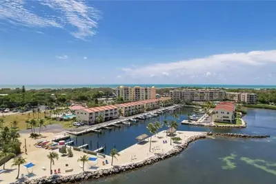Image de Updated 3/2 condo Futura Yacht Club-Spacious Open Floor Plan, Sunset Views!