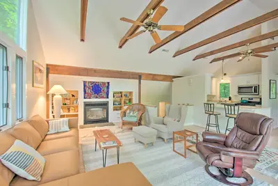 Image de Mtn & Lake Views: Serene Wintergreen Resort Escape