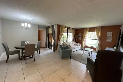 Image de Clean 2 BRs/2 Baths villa 15-20 min. from Boca, Deerfield, and Delray Beaches.