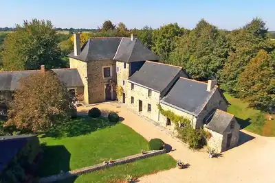 Image de Chambres dans un manoir du XVIIIe à la campagne. Calme, repos, détente.